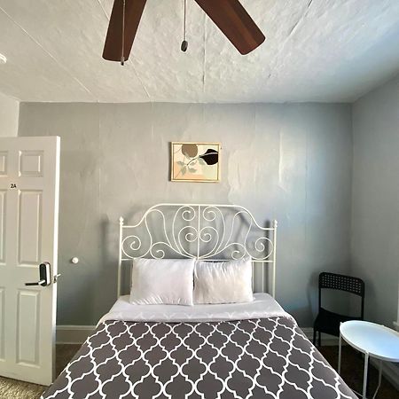 Clover 2900 - Apartment And Rooms With Private Bathroom Near Washington Ave South Philly Philadelphia Exterior photo