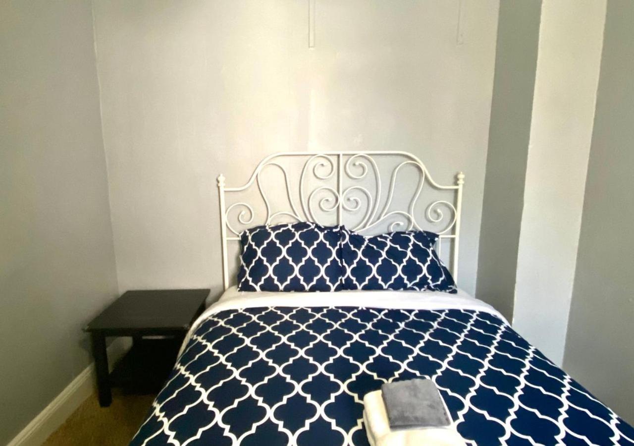 Clover 2900 - Apartment And Rooms With Private Bathroom Near Washington Ave South Philly Philadelphia Room photo